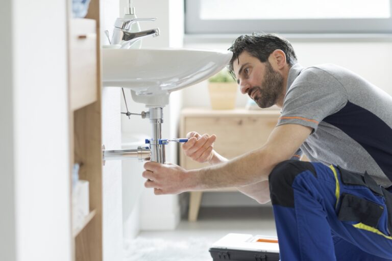 Common plumbing problems in Kraków apartments and how to spot them early