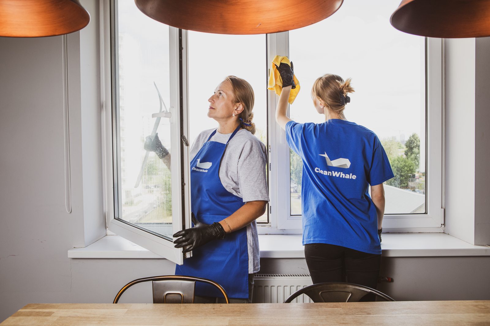 Професійне миття вікон у Кракові командою CleanWhale