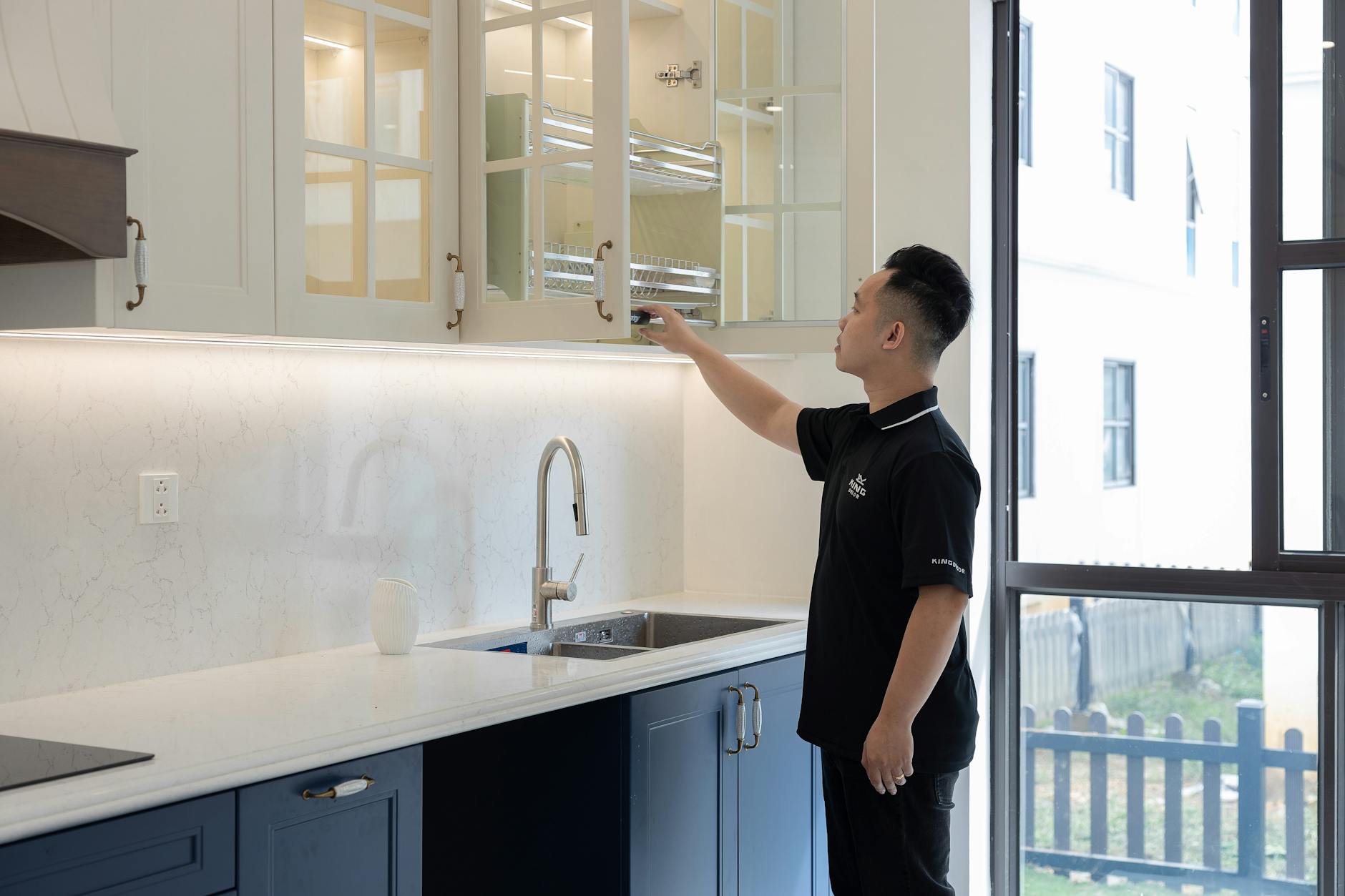 Ile Kosztuje Mycie Szafek Kuchennych w Krakowie? Kompletny Przewodnik