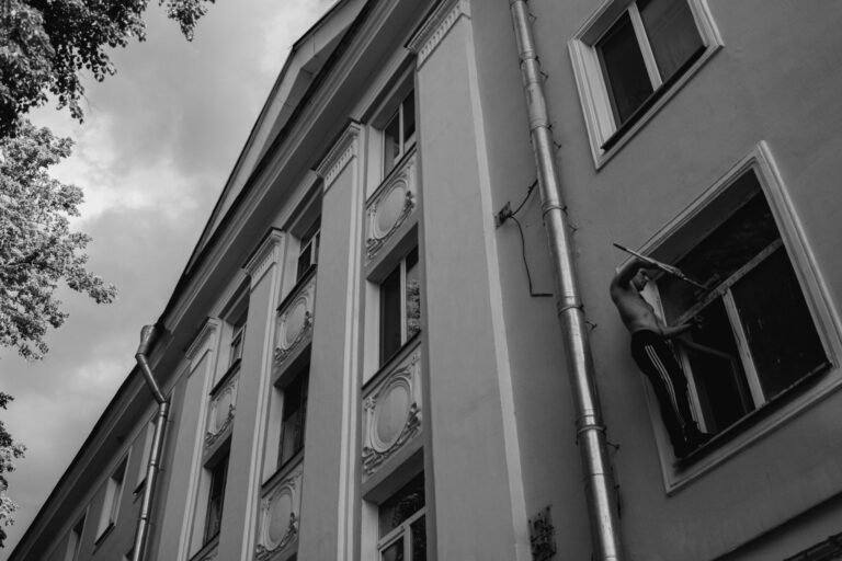 Jak posprzątać kawalerkę w godzinę: plan dla zabieganych
